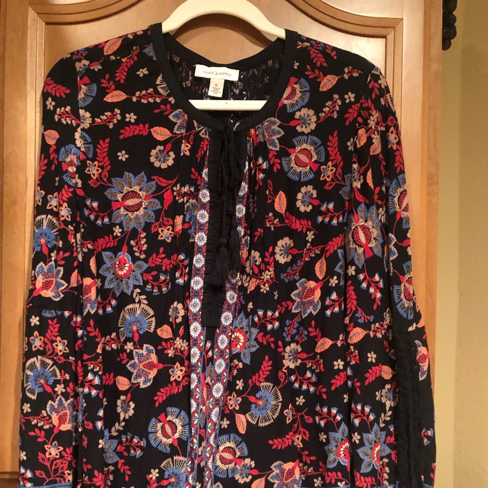 Beautiful Fall blouse,looks great with jeans or black pants.XL